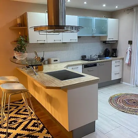 Nyaraló Schoenes Und Gemuetliches Haus In Mitten Der *